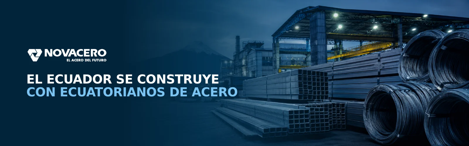 Planta siderúrgica de Novacero al pie del Cotopaxi junto al mensaje El Ecuador se construye con ecuatorianos de acero